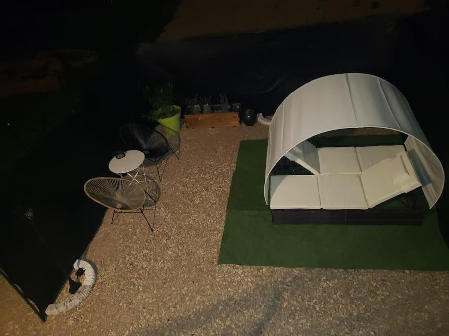 Bulles Etoilees Appartement Avec Jacuzzi Prive Montrevel-en-Bresse Exteriér fotografie