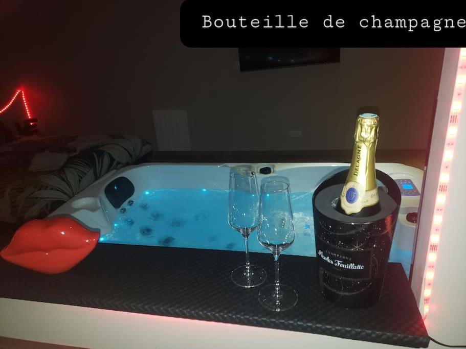 Bulles Etoilees Appartement Avec Jacuzzi Prive Montrevel-en-Bresse Exteriér fotografie